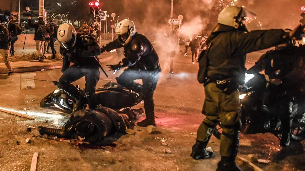 Grèce : dix policiers blessés en marge d'une manifestation contre les violences policières Grèce : dix policiers blessés en marge d'une manifestation contre les violences policières