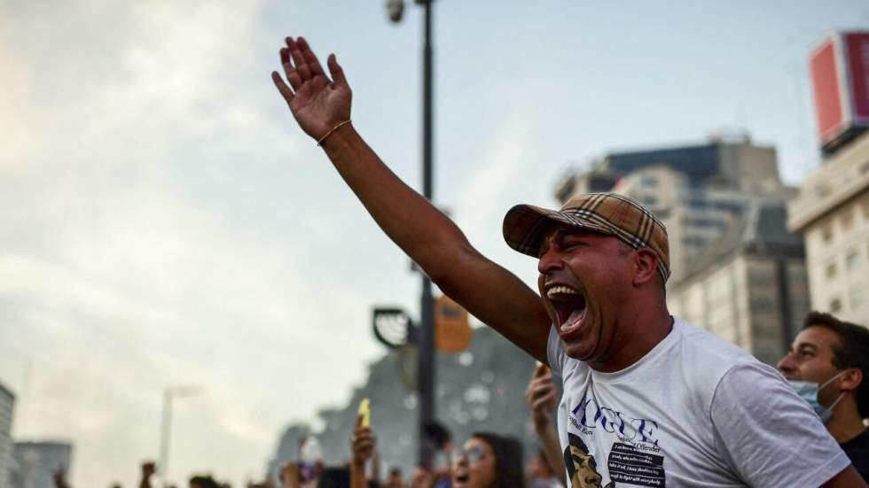 Mort de Diego Maradona : ses supporters manifestent pour réclamer “justice”