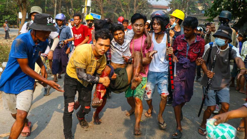 Birmanie : répression sanglante à Rangoun, la junte déclare la loi martiale