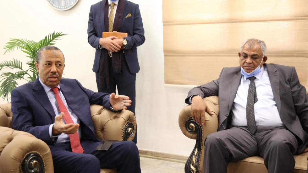 Le gouvernement de l'Est libyen cède le pouvoir au Premier ministre de transition Le gouvernement de l'Est libyen cède le pouvoir au Premier ministre de transition
