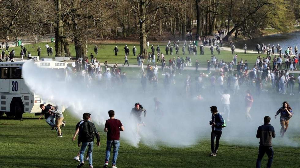 La police belge disperse des milliers de participants à une fête après un poisson d'avril