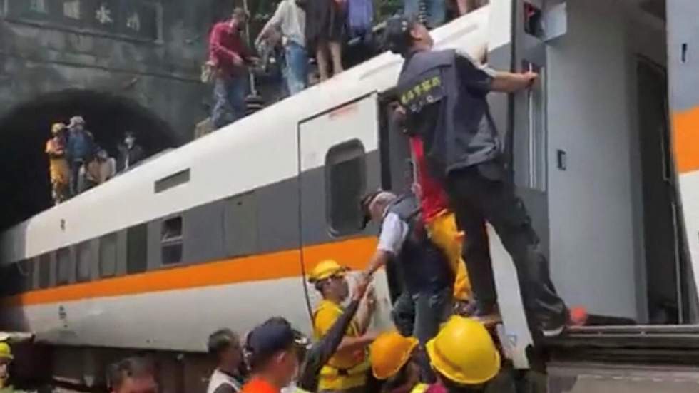 Taïwan : au moins 50 morts après le déraillement d'un train Taïwan : au moins 50 morts après le déraillement d'un train