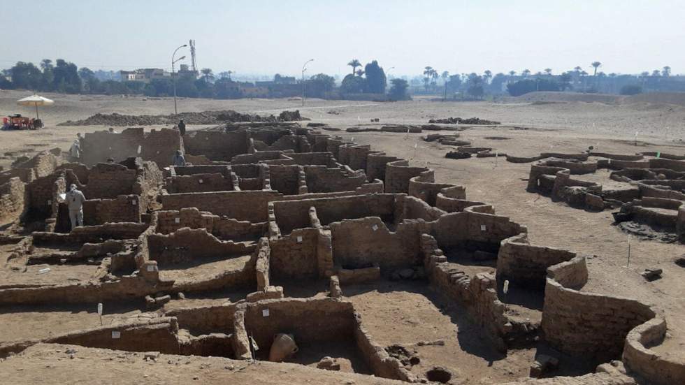 Des archéologues mettent au jour "la plus grande ville antique d'Égypte" Des archéologues mettent au jour "la plus grande ville antique d'Égypte"