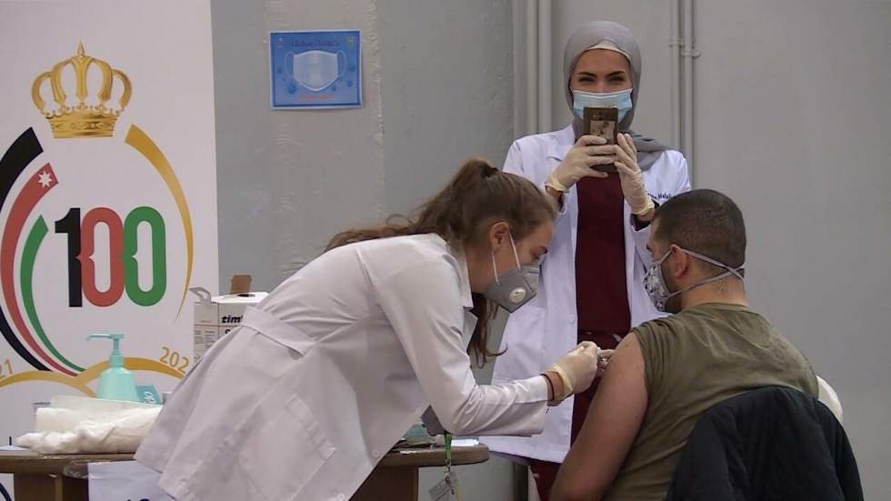 Pour sa campagne de vaccination, la Jordanie fait appel aux étudiants en médecine