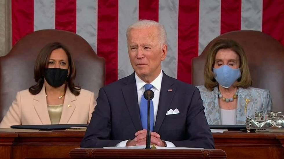 "Les États-Unis repartent de l'avant", salue Joe Biden devant le Congrès