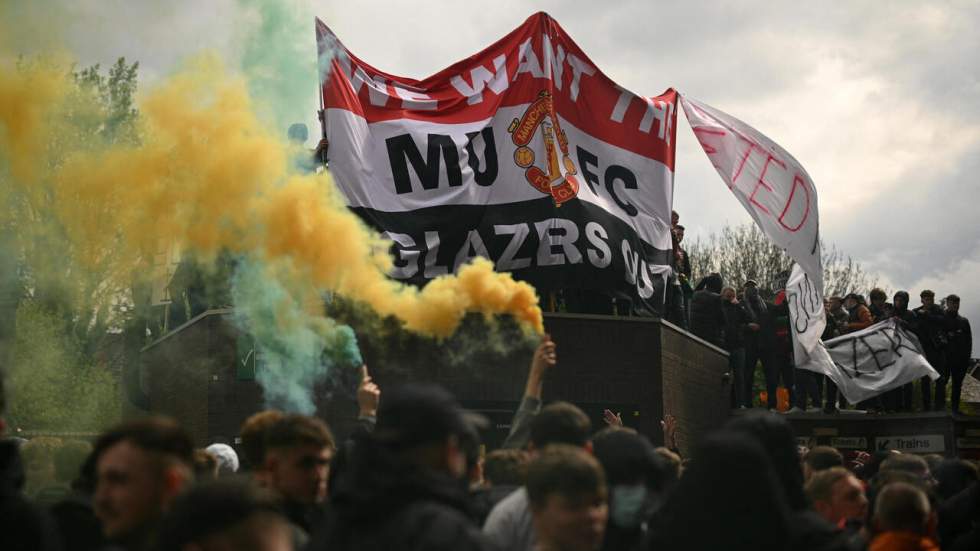 Football : les fans de Manchester United envahissent un stade, le match reporté