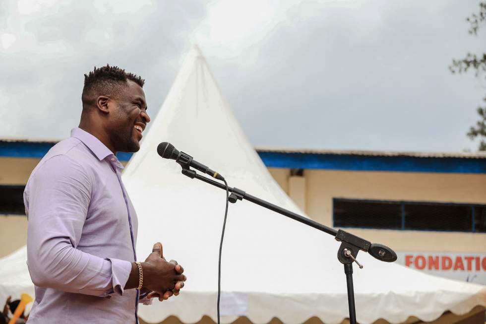 MMA : le retour triomphal de Francis Ngannou dans son village natal au Cameroun