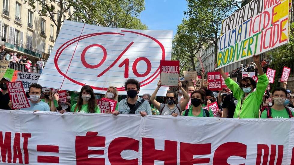 À la marche pour le climat, les manifestants dénoncent le "zéro pointé" de la loi À la marche pour le climat, les manifestants dénoncent le "zéro pointé" de la loi