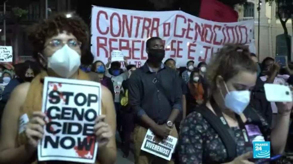 Brésil : des centaines de personnes manifestent contre les violences policières et le racisme Brésil : des centaines de personnes manifestent contre les violences policières et le racisme