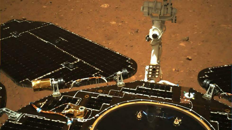 Espace : le rover chinois envoie ses premières photos de Mars