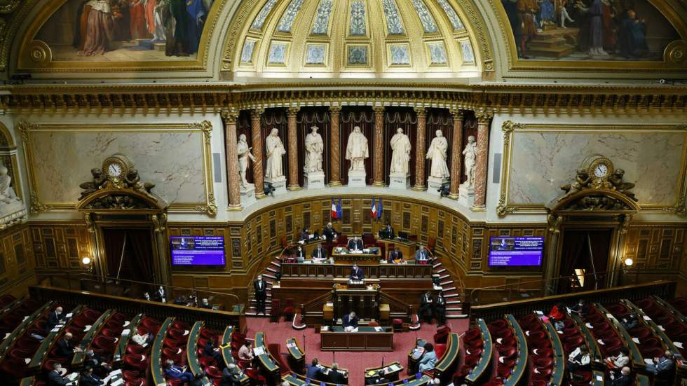 Le Sénat vote un texte réécrit sur la sortie de l'état d'urgence et le pass sanitaire