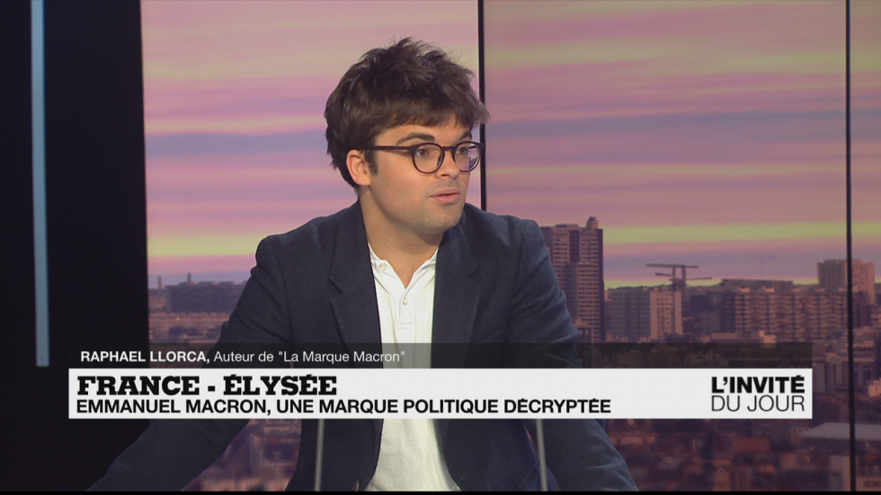 Raphaël Llorca : "Il y a chez Emmanuel Macron une fascination pour le symbole"