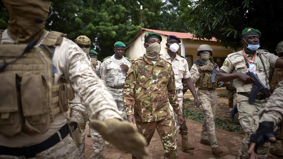 Contestation, coup d'État, éviction du nouvel exécutif : une année de crise politique au Mali