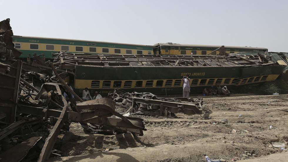 Au Pakistan, une collision entre deux trains fait plusieurs dizaines de morts