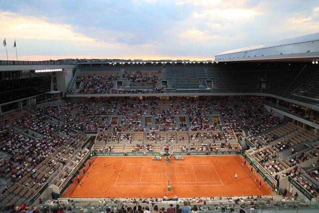 Roland-Garros : au bout de la nuit, Djokovic s'offre une demi-finale face à Nadal