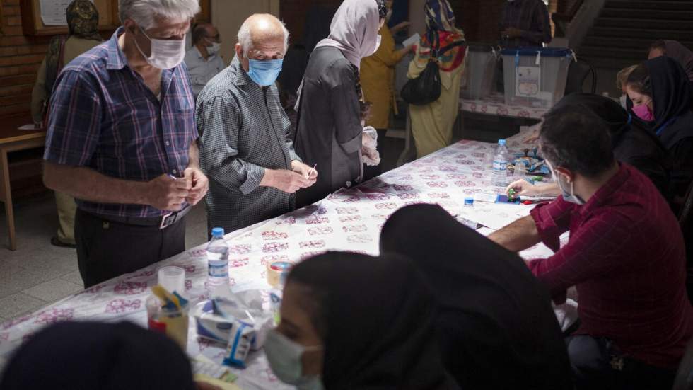 Présidentielle en Iran : la crainte d'une abstention record après une journée de vote prolongée Présidentielle en Iran : la crainte d'une abstention record après une journée de vote prolongée