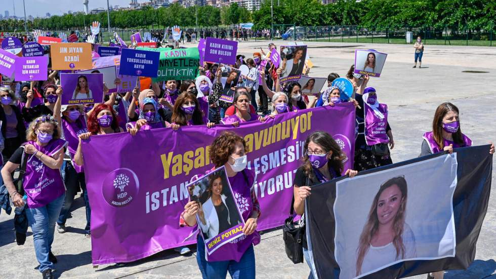 Turquie : des centaines de femmes dans les rues d'Istanbul pour dénoncer les violences domestiques