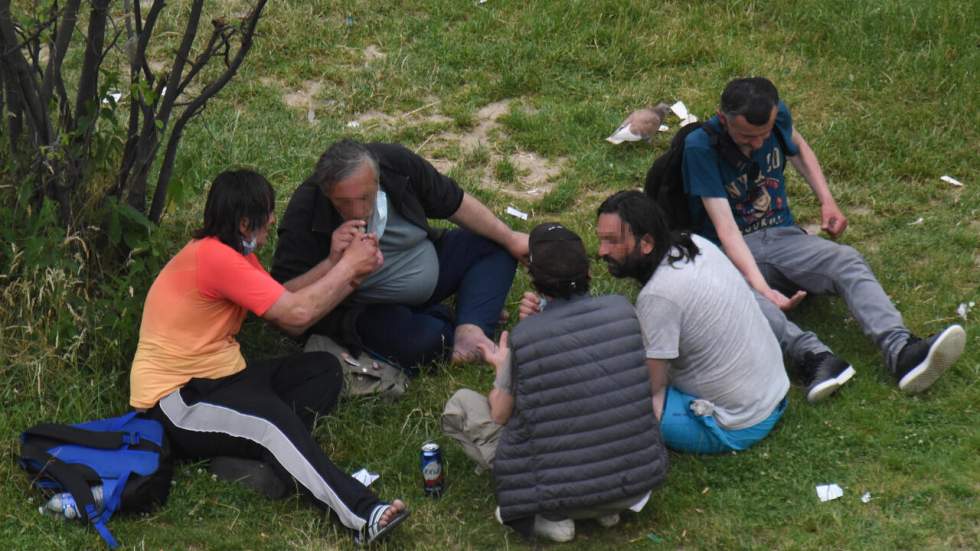 En images : 24 heures dans l'enfer de "crackland" à Paris