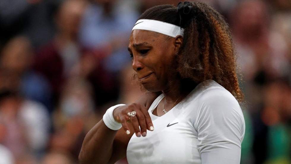 Wimbledon : blessée et en larmes, Serena Williams abandonne dès le premier tour