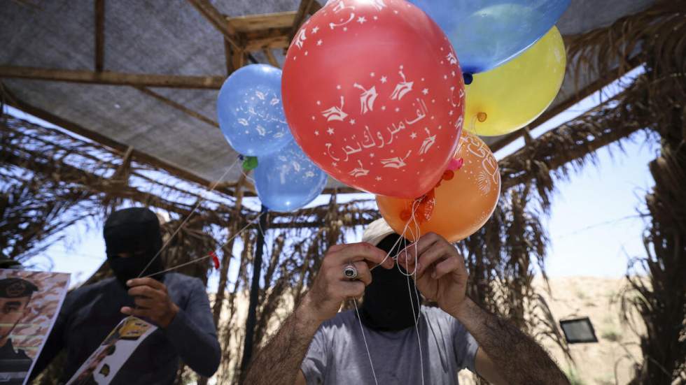 Israël frappe Gaza en réponse à des lancers de ballons incendiaires