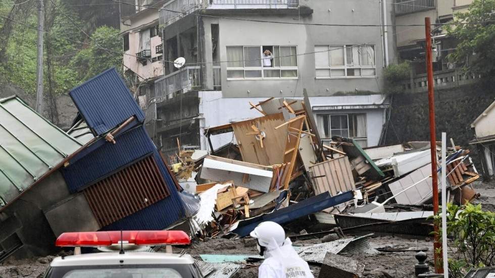 Au moins deux morts dans une gigantesque coulée de boue au Japon