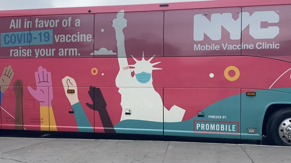 À New York, des unités mobiles pour accélérer la campagne de vaccination