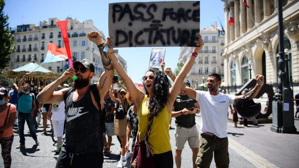 Covid-19 : plus de 110 000 manifestants contre la "dictature sanitaire" en France