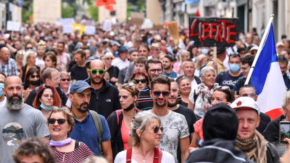 Plus de 200 000 manifestants lors des manifestations en France contre le passe sanitaire