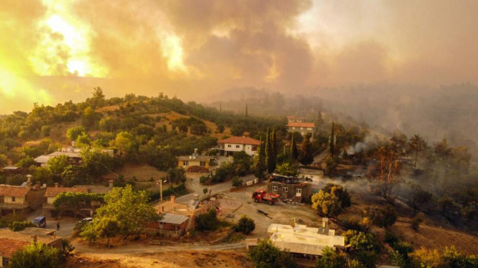 Plusieurs pays du sud de l'Europe touchés par les incendies, villageois et touristes évacués