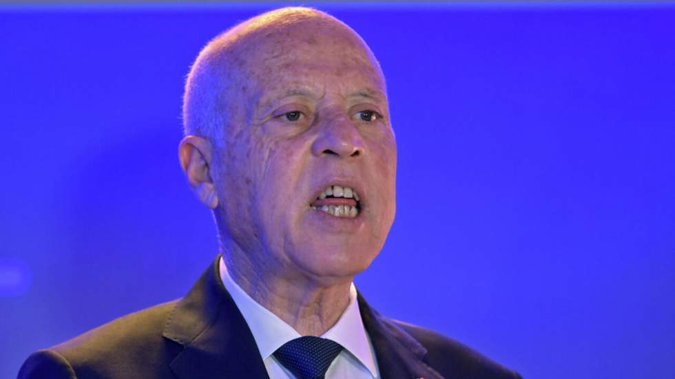 Le président tunisien Kaïs Saïed démet les ministres des Finances et de la Communication