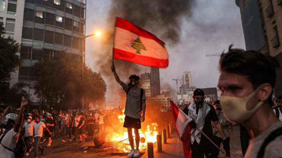 À Beyrouth, les Libanais manifestent et rendent hommage aux victimes des explosions À Beyrouth, les Libanais manifestent et rendent hommage aux victimes des explosions