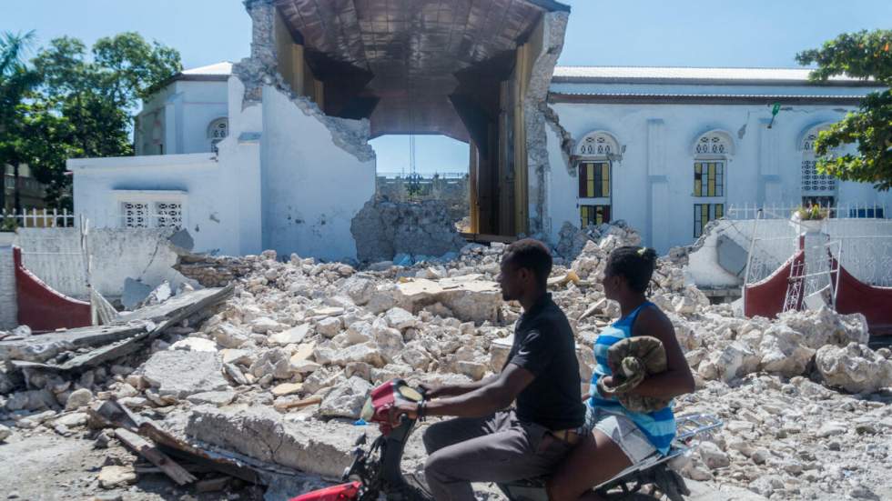 En Haïti, le nouveau bilan du séisme s'approche des 1 300 morts