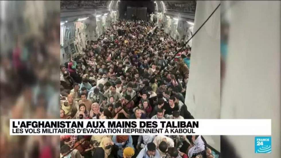 Les premiers rapatriés d'Afghanistan arrivent en France, les Afghans bloqués à Kaboul