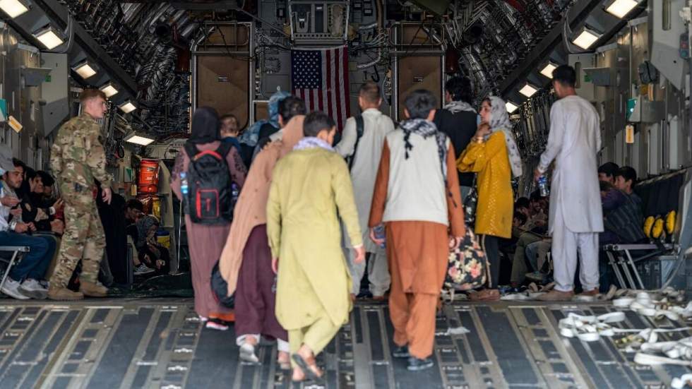 Afghanistan : les évacuations se poursuivent dans le chaos à l'aéroport de Kaboul