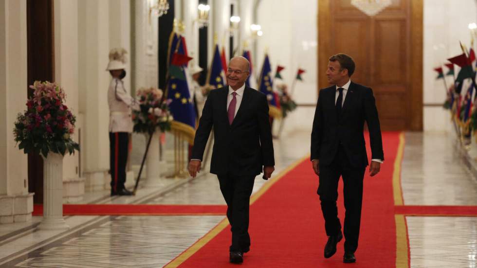 Emmanuel Macron confirme des "discussions" avec les Taliban sur les opérations humanitaires Emmanuel Macron confirme des "discussions" avec les Taliban sur les opérations humanitaires