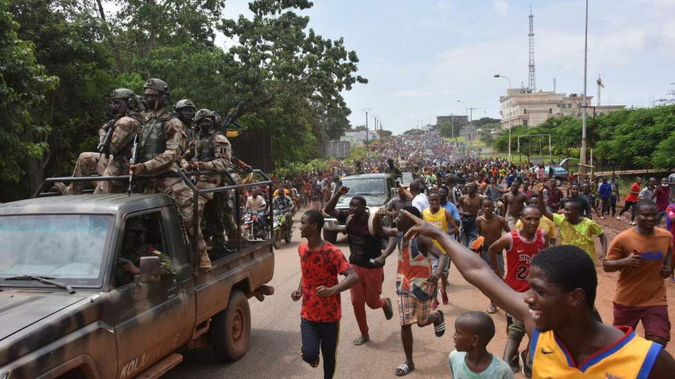 Coup d'État en Guinée : le président Alpha Condé détenu par les putschistes