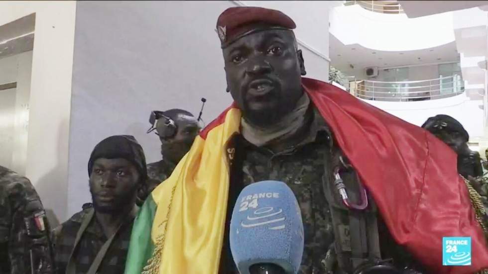 Coup d'État en Guinée : le président Alpha Condé détenu par les putschistes