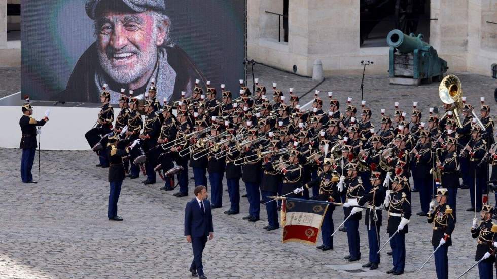 Emmanuel Macron aux Invalides : "Nous aimons Belmondo parce qu'il nous ressemblait"