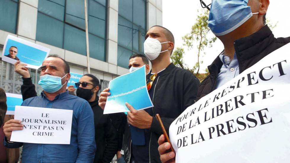 En Algérie, un journaliste du quotidien francophone Liberté arrêté et écroué En Algérie, un journaliste du quotidien francophone Liberté arrêté et écroué