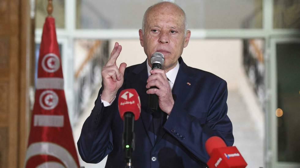 Nouvelles mesures d'exception en Tunisie : Kaïs Saïed renforce les pouvoirs de la présidence Nouvelles mesures d'exception en Tunisie : Kaïs Saïed renforce les pouvoirs de la présidence