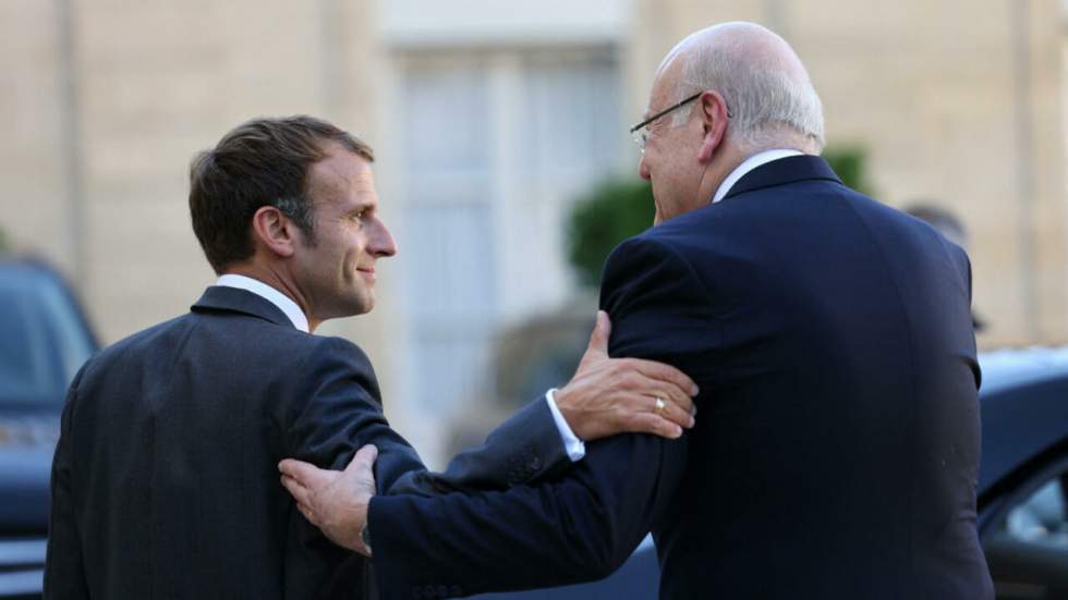 Emmanuel Macron appelle le Premier ministre libanais à enclencher les réformes "d'urgence"