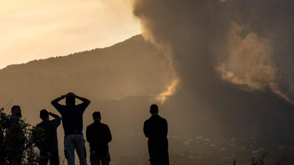 Canaries : le volcan de La Palma de nouveau en éruption, tous les vols sont annulés