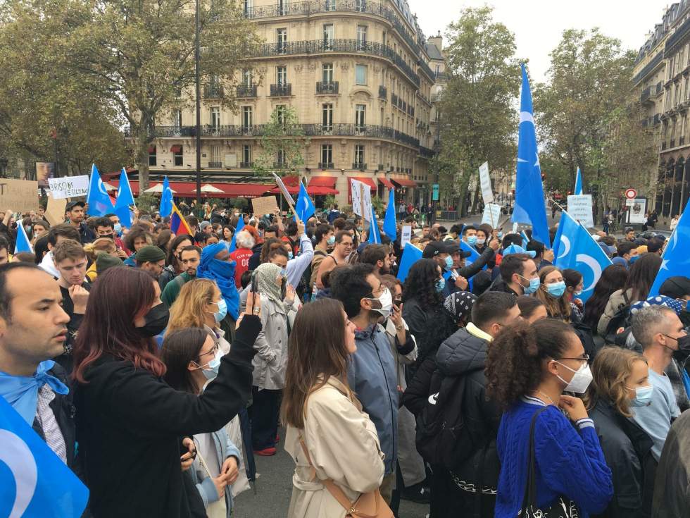 Soutien aux Ouïghours à Paris : "Ici, je peux dénoncer ce que la Chine a fait à ma famille”