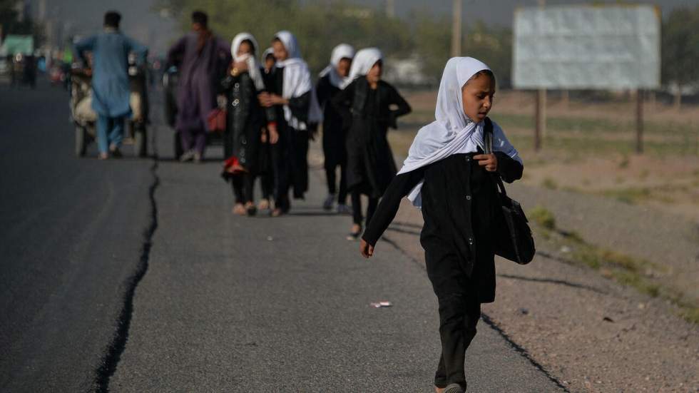 La scolarité en ligne, unique espoir et calvaire d’une jeune afghane La scolarité en ligne, unique espoir et calvaire d’une jeune afghane