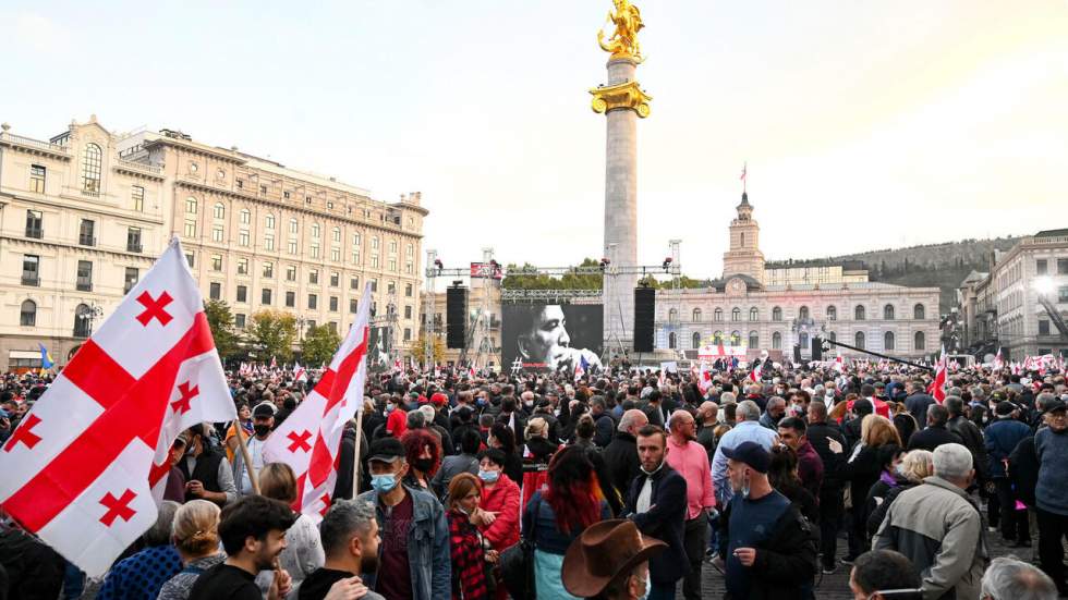 En Géorgie, des milliers de manifestants réclament la libération de l'ex-président Saakachvili En Géorgie, des milliers de manifestants réclament la libération de l'ex-président Saakachvili