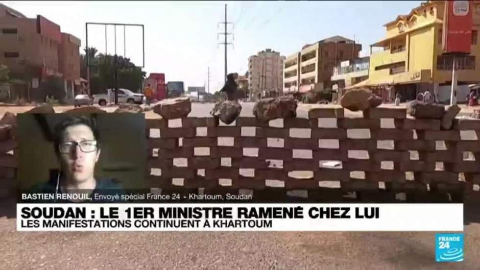 Coup d'État au Soudan : l'aéroport rouvre, les manifestants érigent des barricades