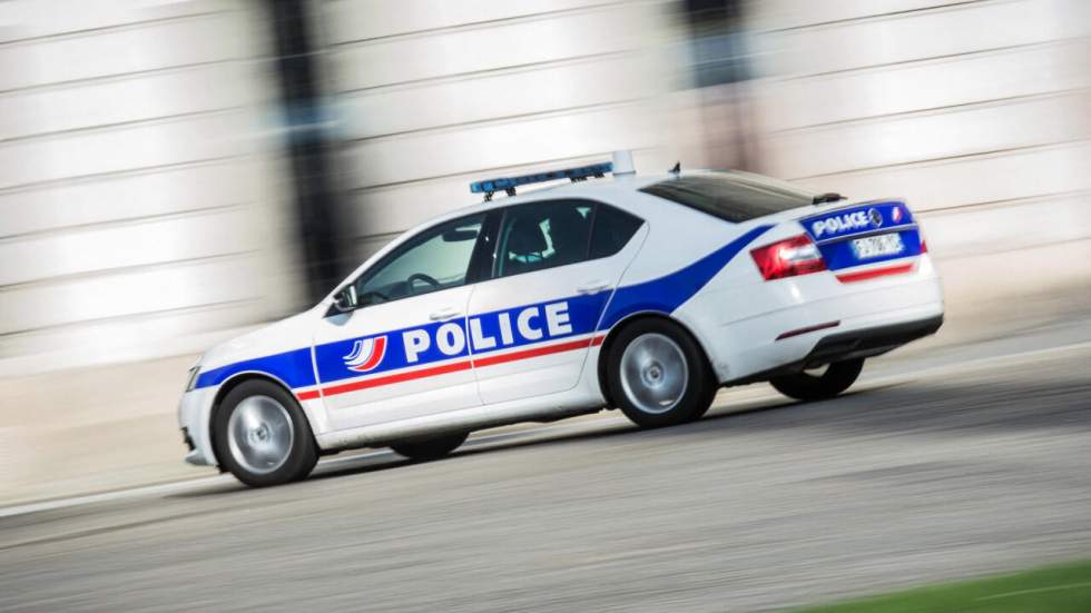 Un policier attaqué à l'arme blanche à Cannes, l'agresseur "entre la vie et la mort" Un policier attaqué à l'arme blanche à Cannes, l'agresseur "entre la vie et la mort"