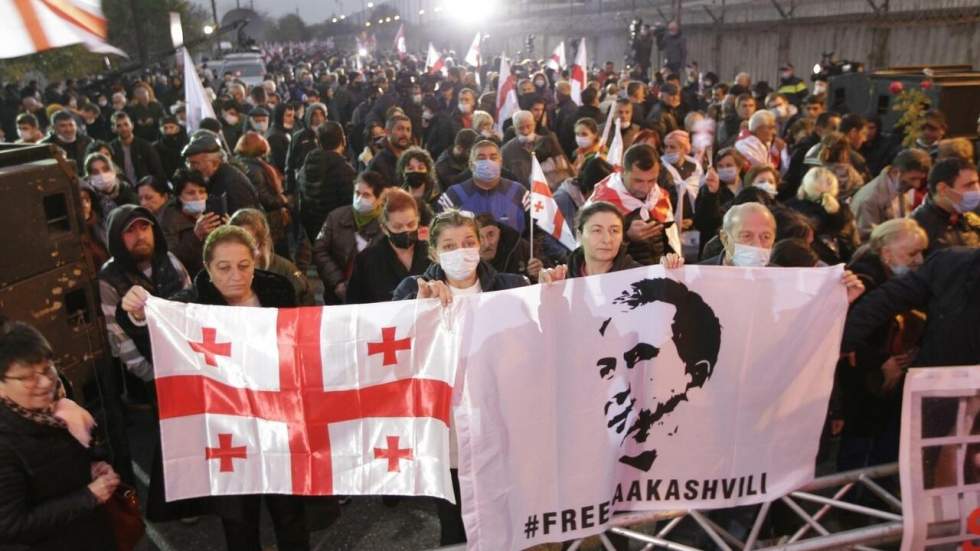 Géorgie : l'ex-président Saakachvili, en grève de la faim, transféré dans un hôpital-prison Géorgie : l'ex-président Saakachvili, en grève de la faim, transféré dans un hôpital-prison