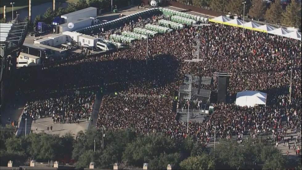 Bousculade meurtrière à Astroworld: les rappeurs Travis Scott et Drake poursuivis