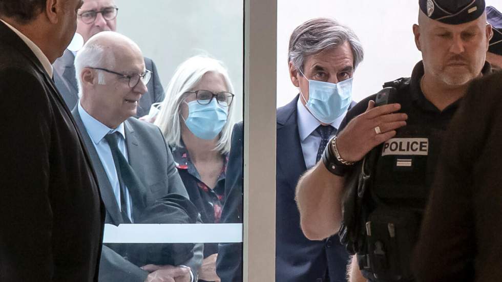 Affaire Fillon : le procès en appel de l'ex-Premier ministre et de son épouse s'est ouvert à Paris Affaire Fillon : le procès en appel de l'ex-Premier ministre et de son épouse s'est ouvert à Paris